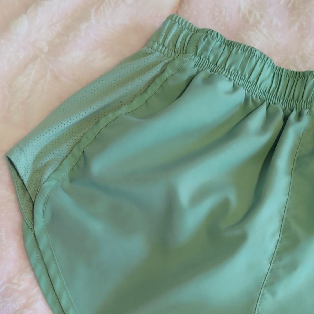 Nike Women's Mint Green Athletic Shorts Dri-Fit Size XS - Picture 9 of 12